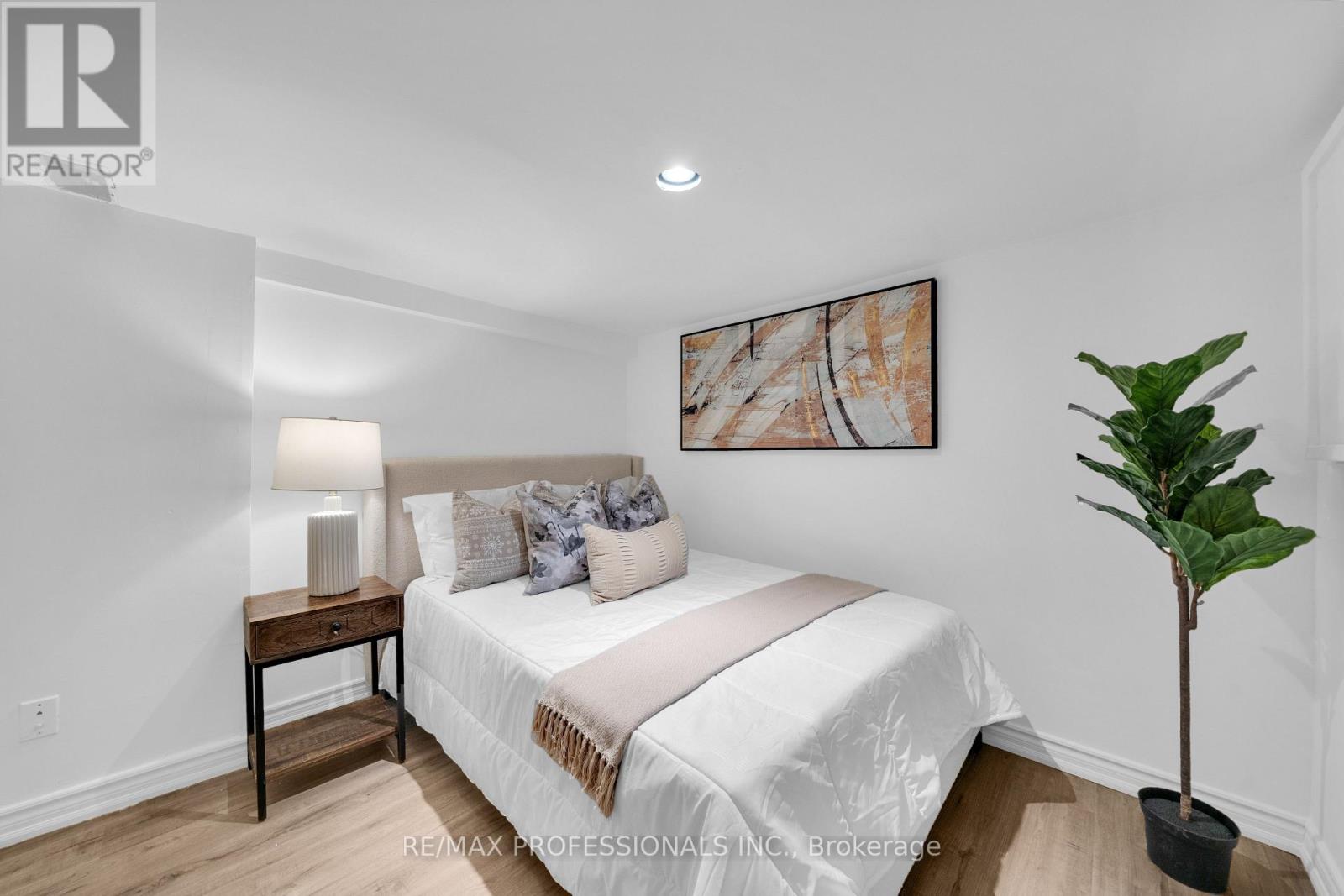 Lower - 176 Sixth Street, Toronto, Ontario M8V 3A5 - Photo 6 - W13850790