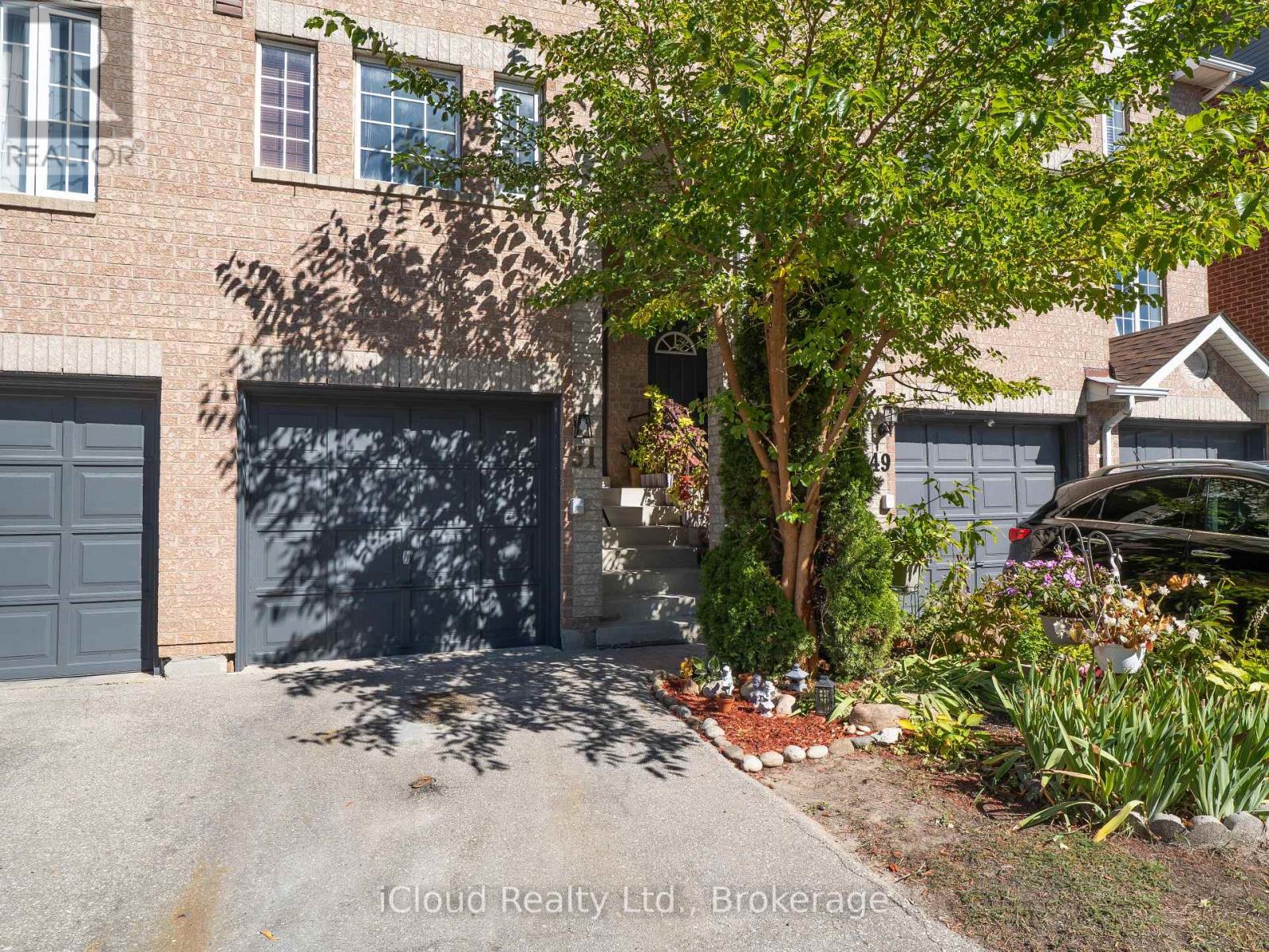 51 Spadina Road, Brampton, Ontario L6X 4X6 - Photo 2 - W13850798