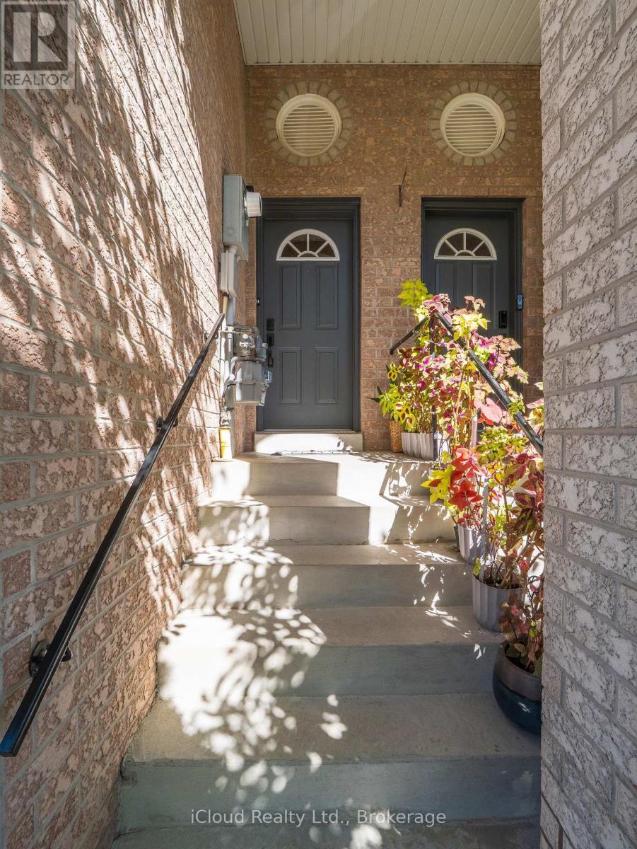 51 Spadina Road, Brampton, Ontario L6X 4X6 - Photo 3 - W13850798