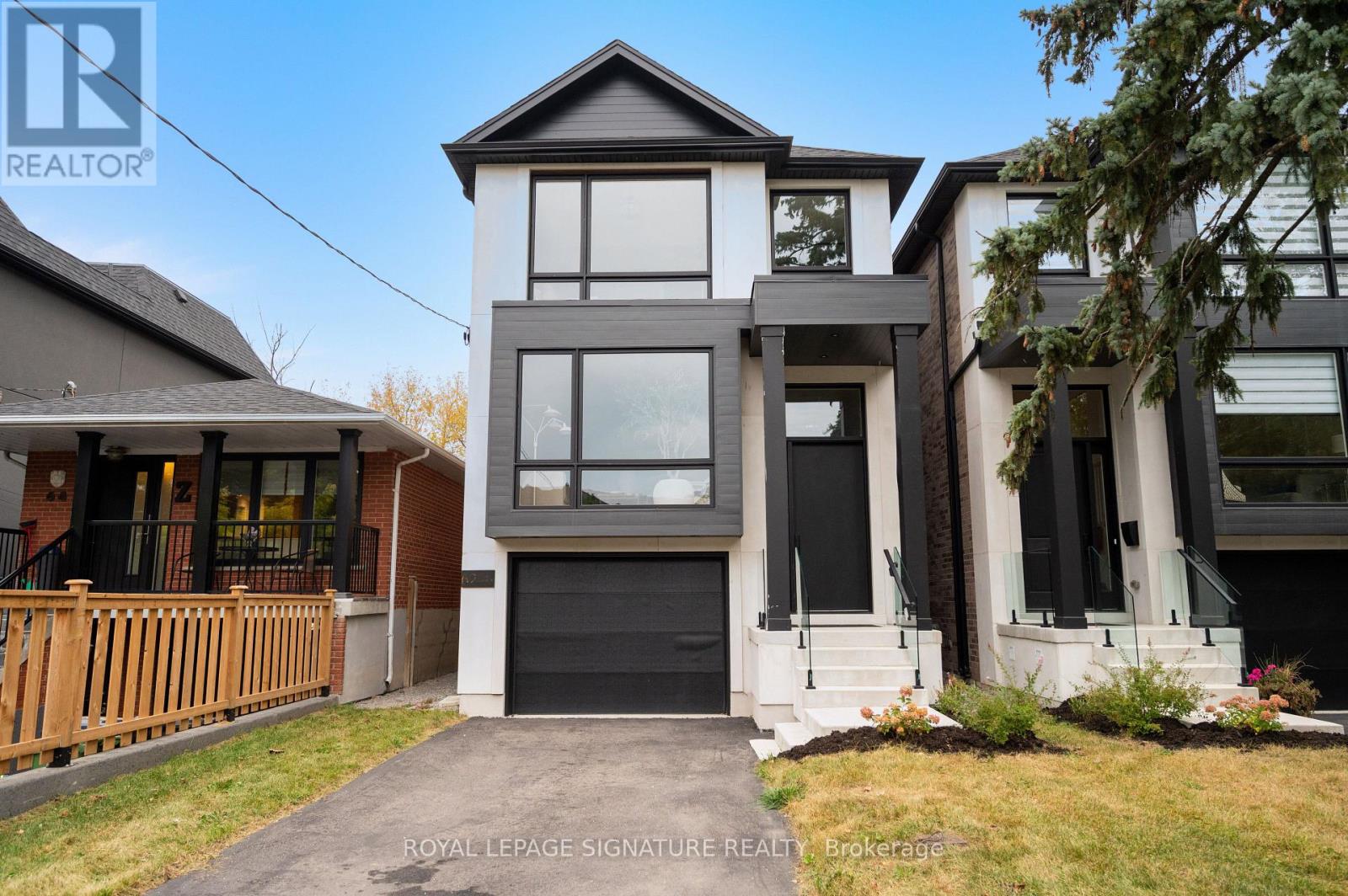 62 ASH CRESCENT, Toronto, Ontario