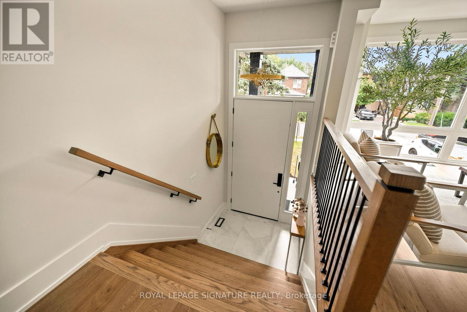 62 Ash Crescent, Toronto, Ontario  M8W 1E6 - Photo 5 - W13850824