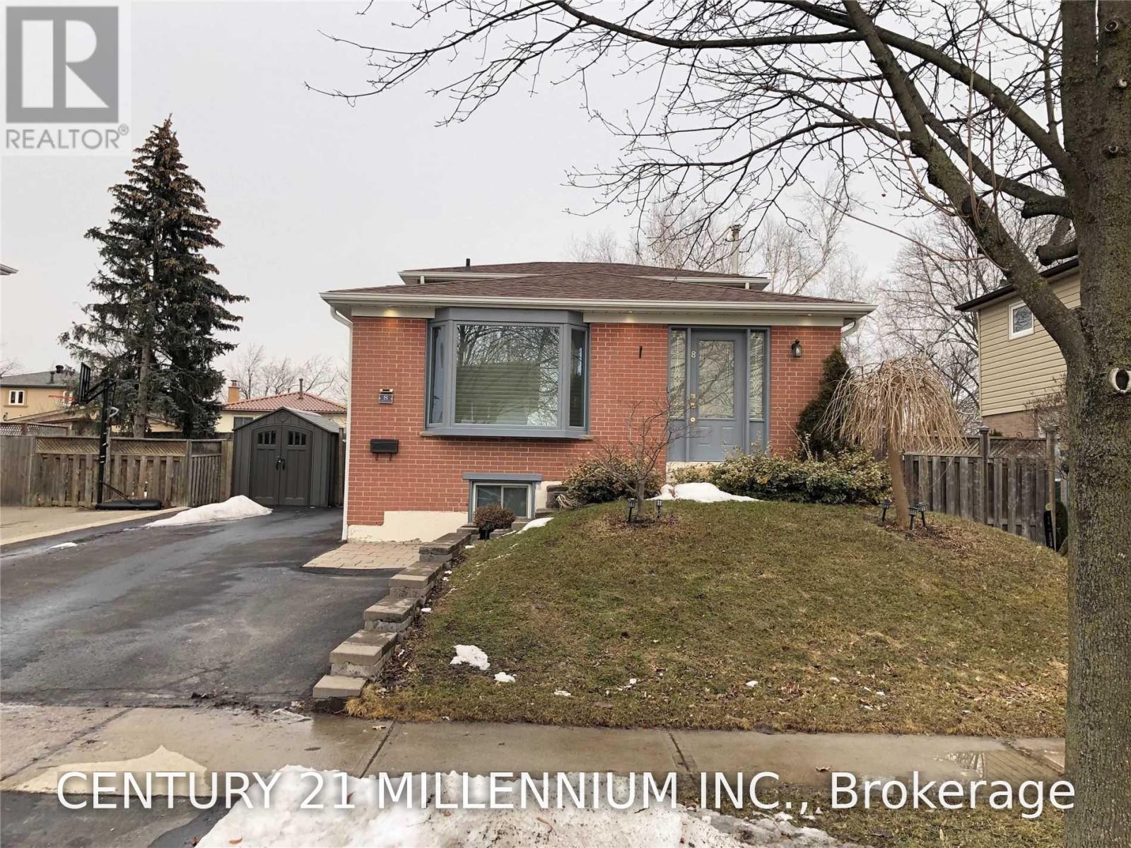 8 Sutherland Avenue, Brampton, Ontario  L6V 2H4 - Photo 2 - W13850914