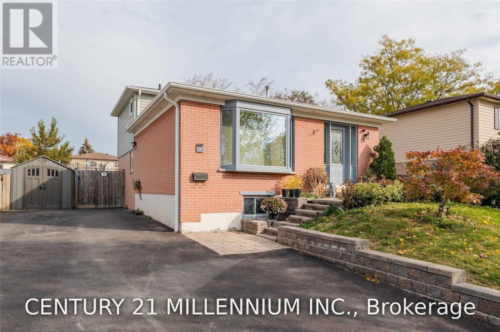 8 Sutherland Avenue, Brampton, Ontario  L6V 2H4 - Photo 3 - W13850914
