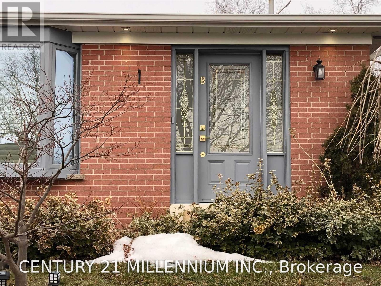 8 Sutherland Avenue, Brampton, Ontario  L6V 2H4 - Photo 4 - W13850914
