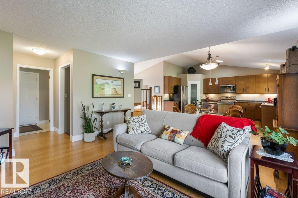 27 FAIR OAKS DR