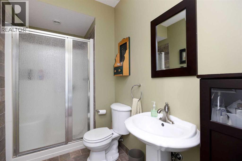 203 Laurier Lane, Fort Mcmurray, Alberta  T9K 2K3 - Photo 14 - A2348493