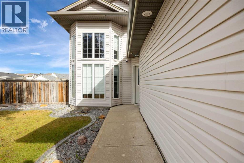 203 Laurier Lane Fort McMurray Alberta Canada T9K2K3 2