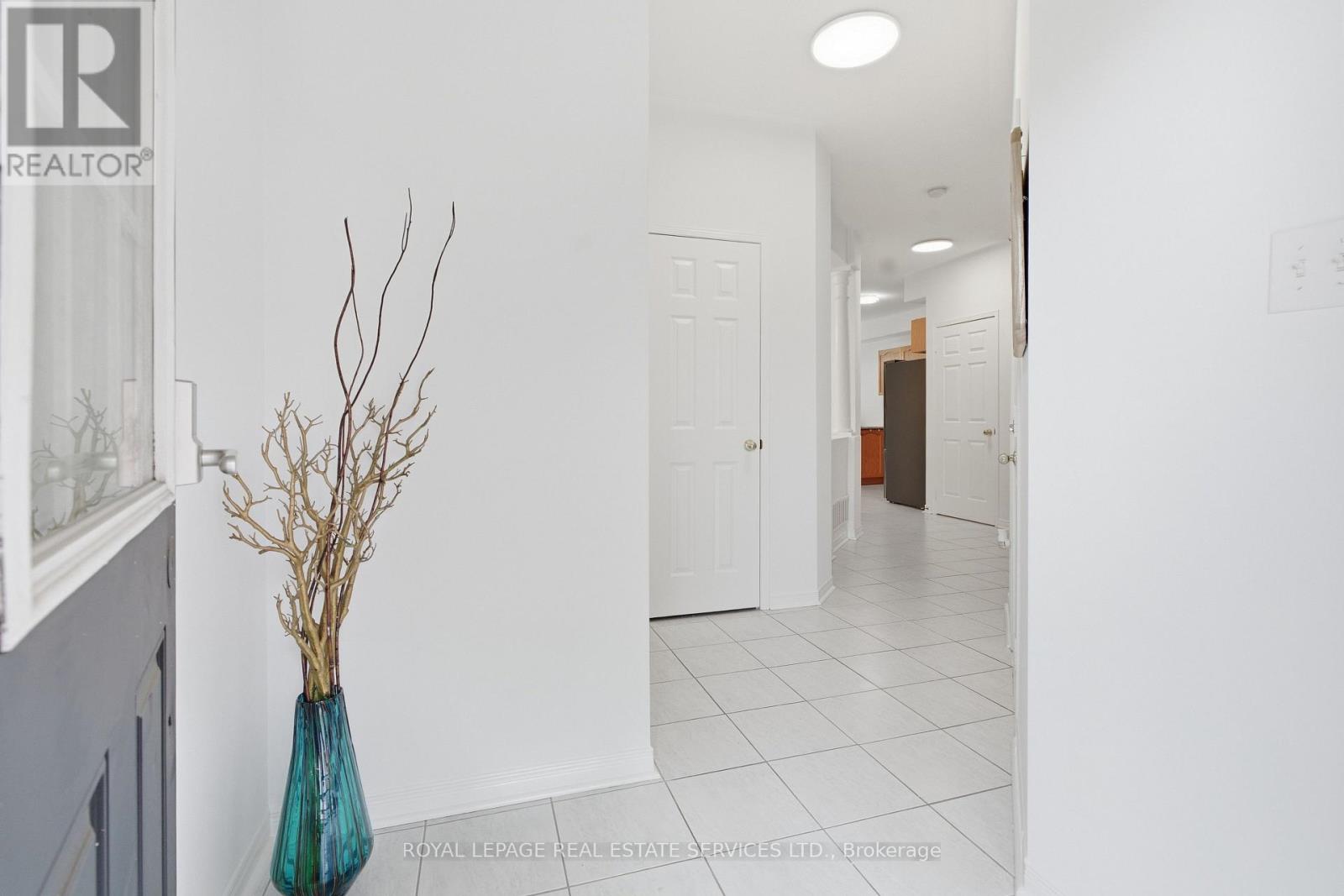 4615 Jethro Court, Mississauga, Ontario  L5R 0B2 - Photo 5 - W13848324