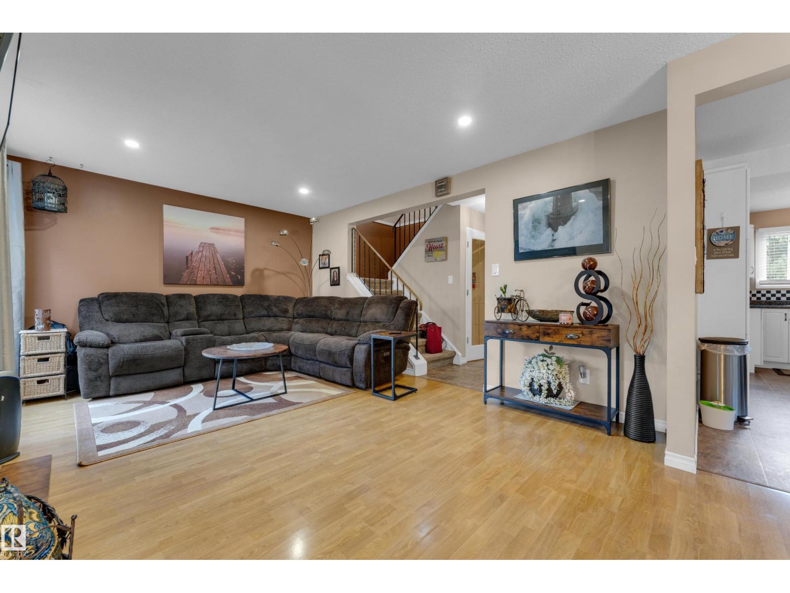 1920 145 AV NW