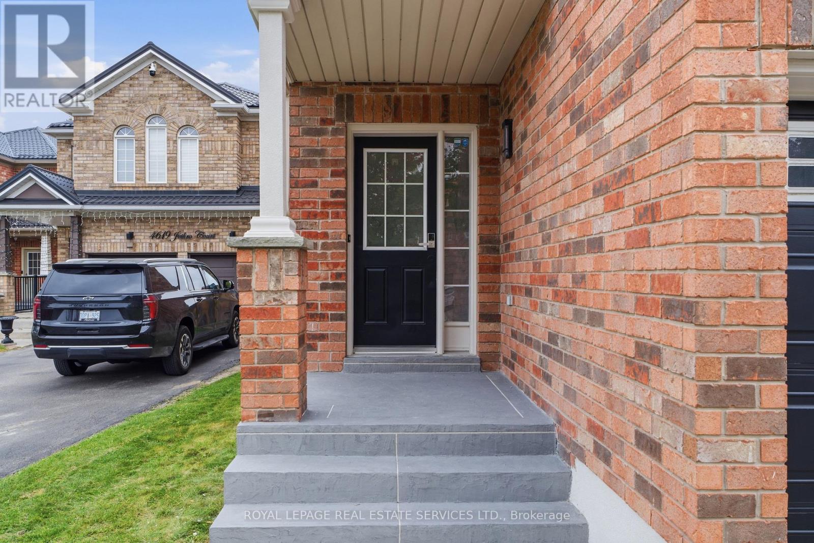 4615 Jethro Court, Mississauga, Ontario  L5R 0B2 - Photo 4 - W13848324