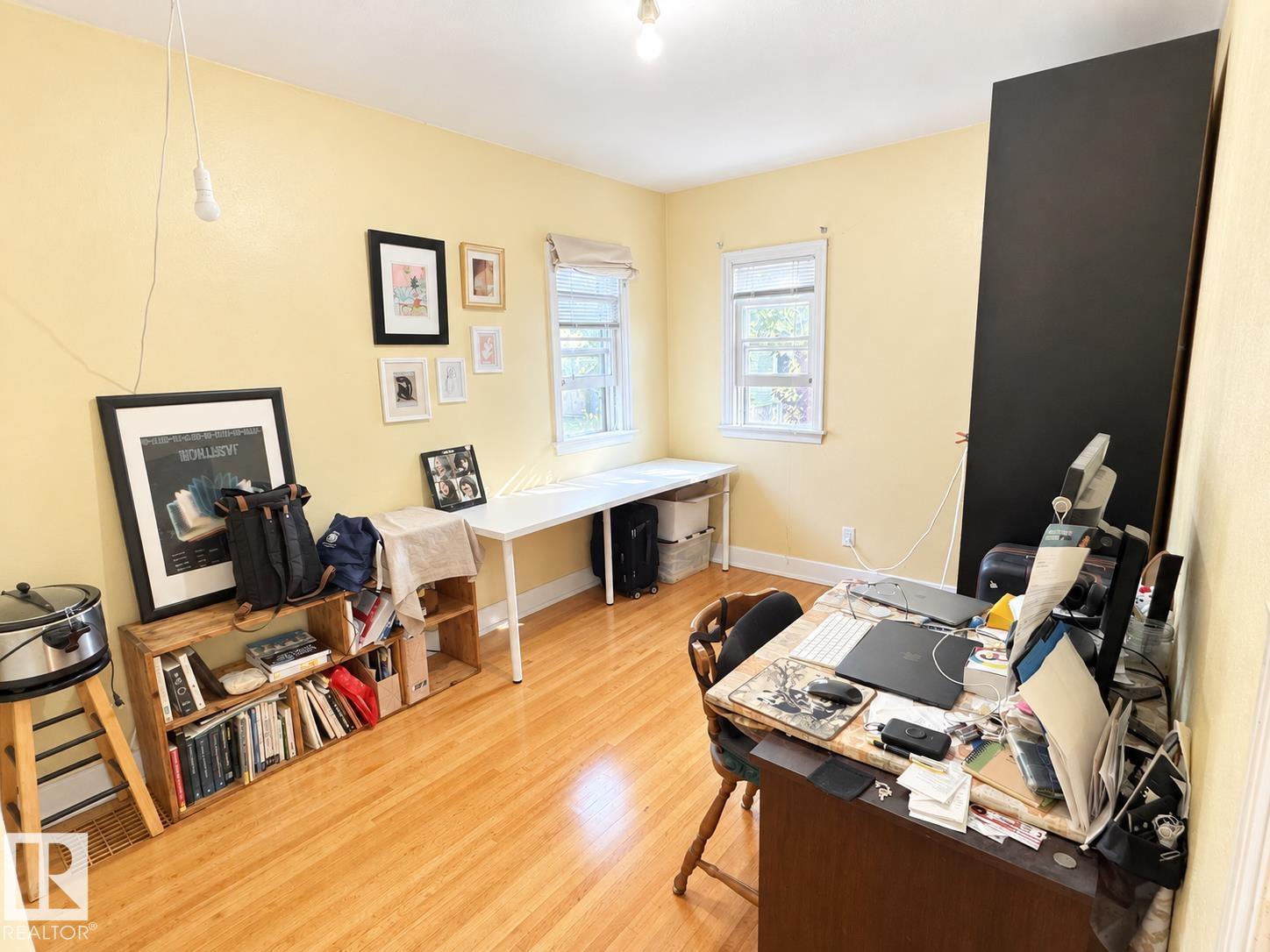 8907 83 AV NW