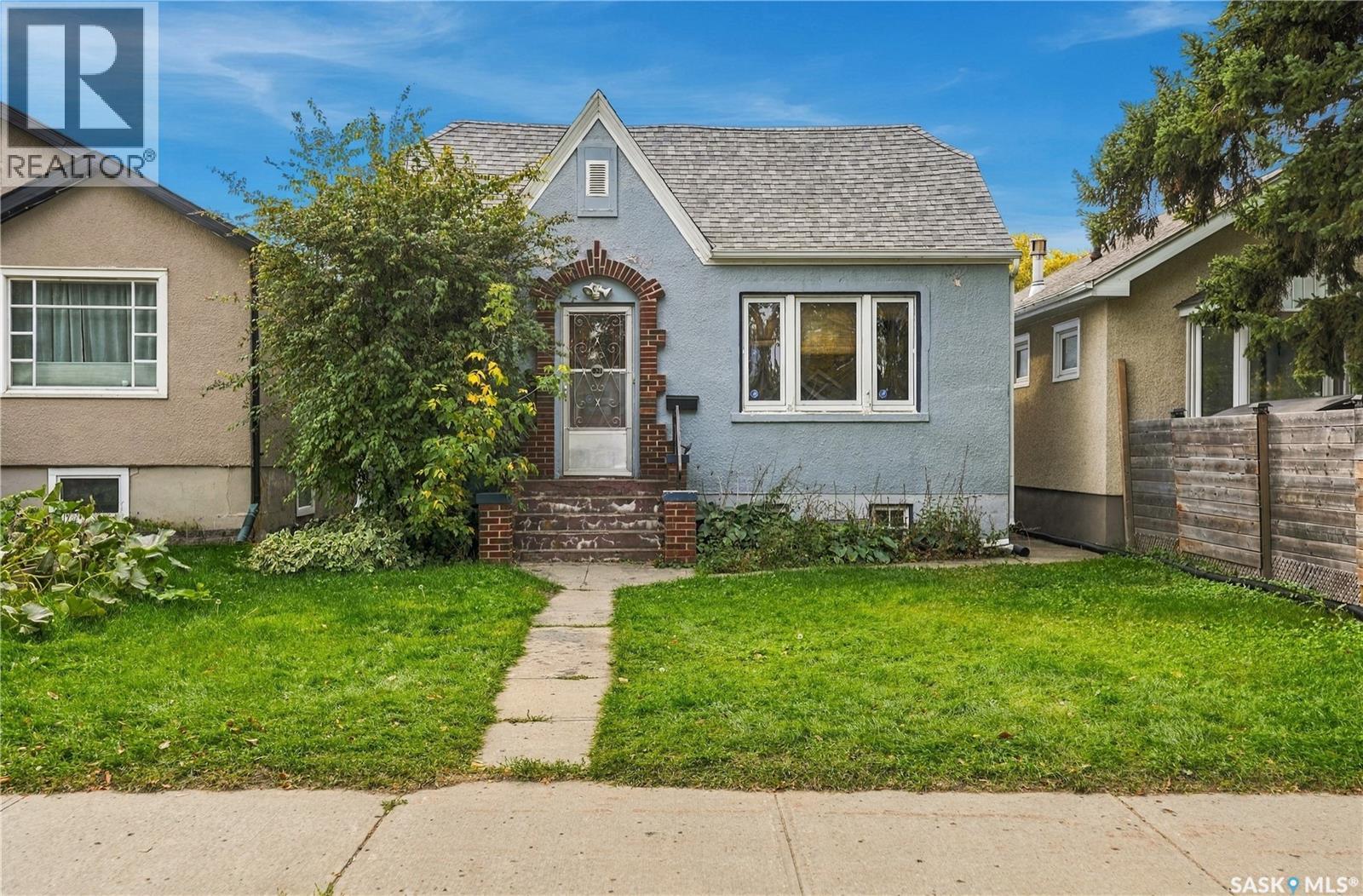 821 College Avenue, Regina, Saskatchewan  S4N 0Y1 - Photo 2 - SK050060