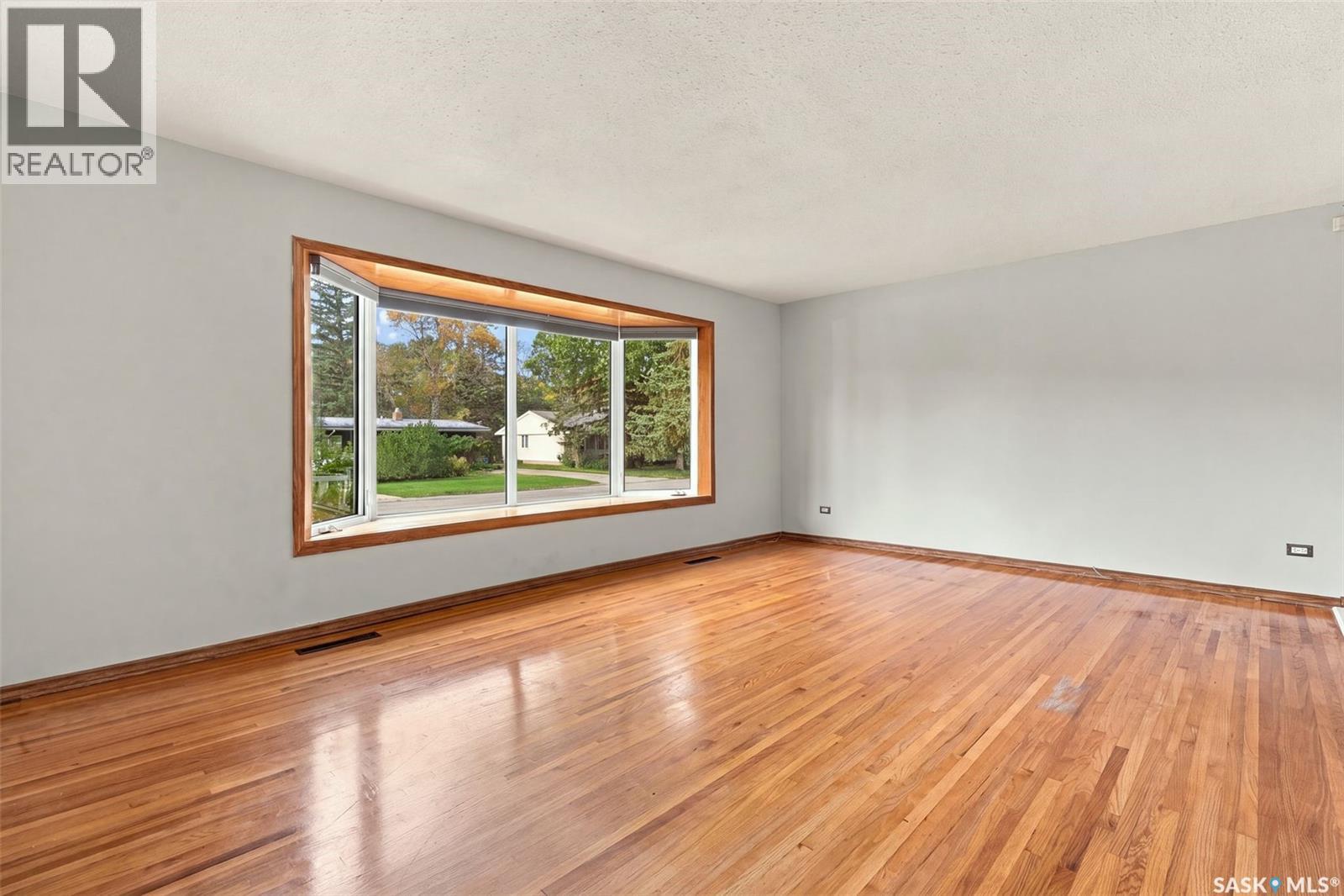 45 Cardinal Crescent, Regina, Saskatchewan  S4S 4Y6 - Photo 3 - SK050035