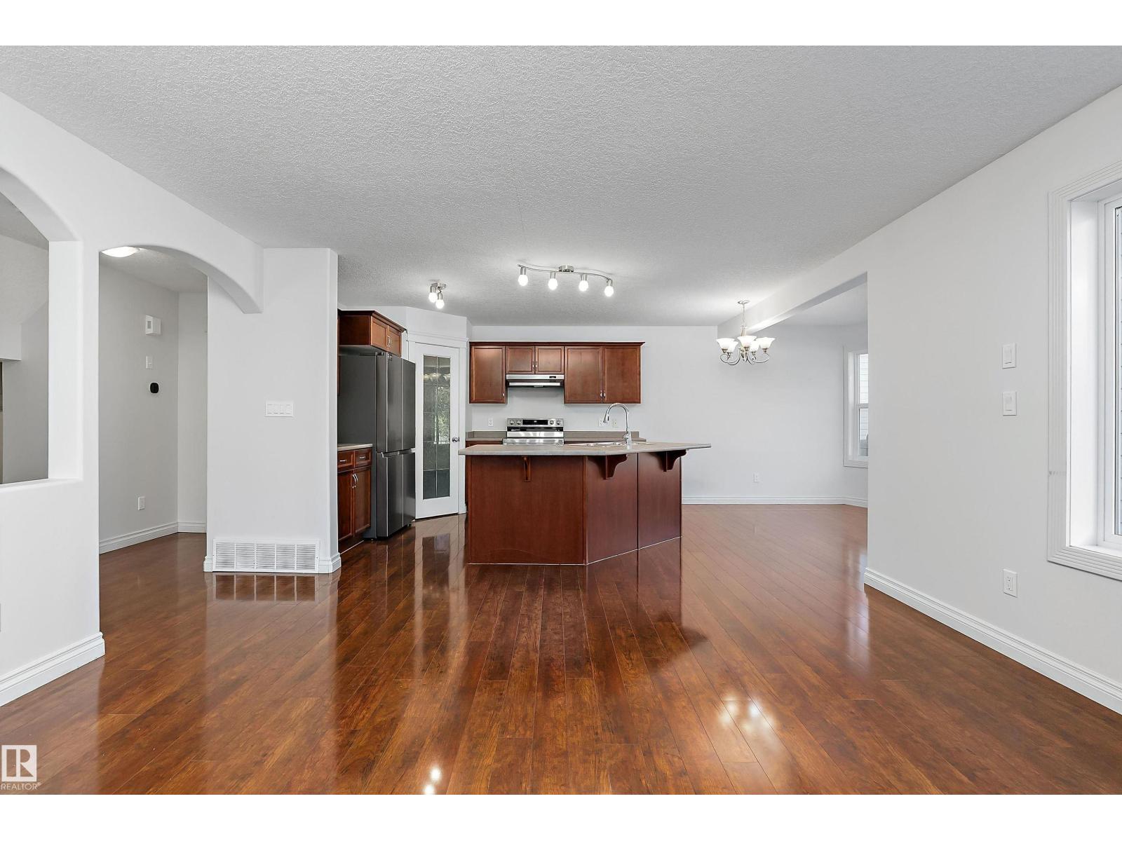 8419 2 AV SW