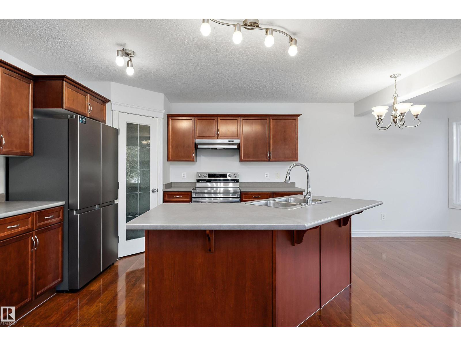 8419 2 AV SW