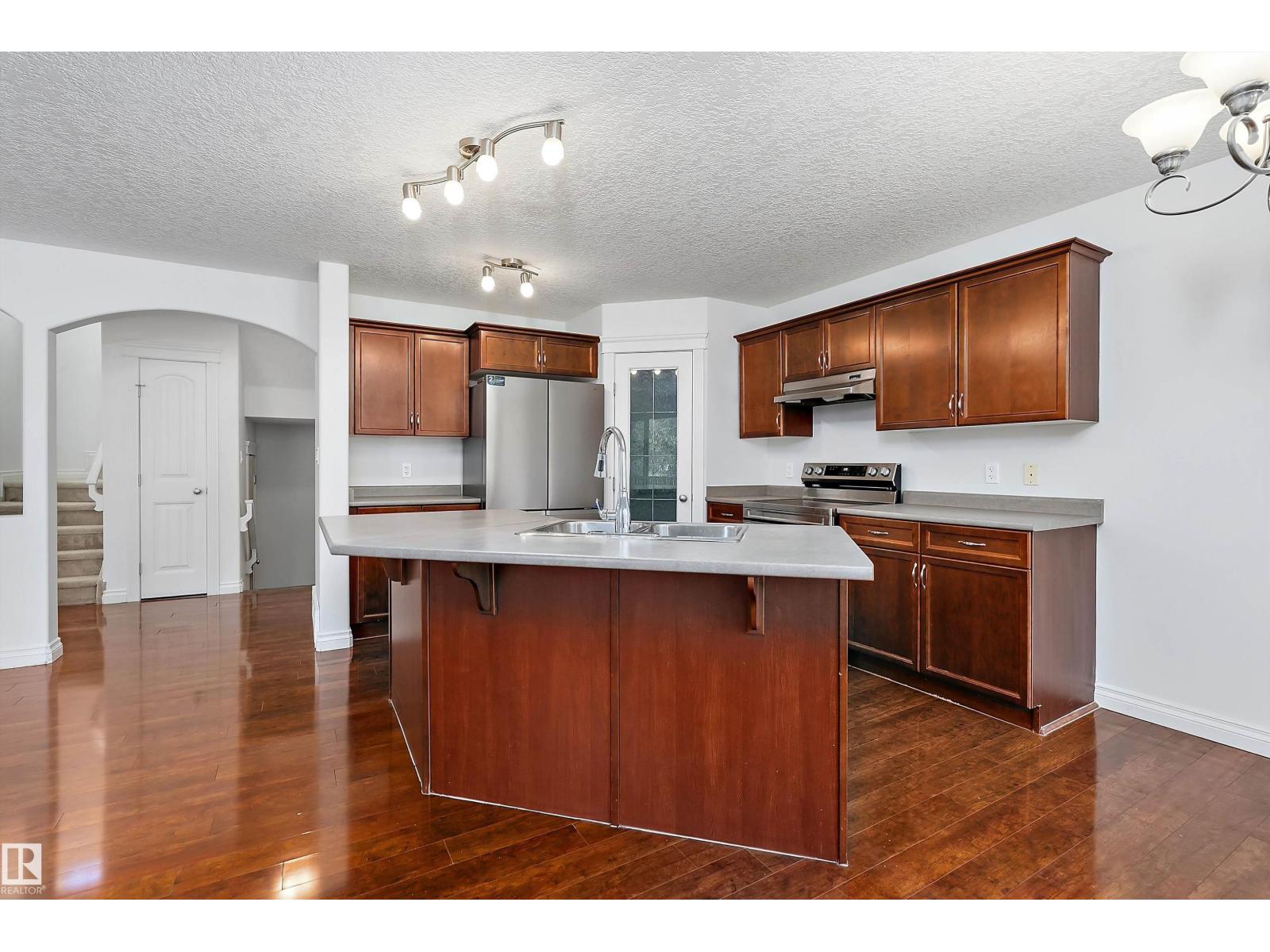 8419 2 AV SW