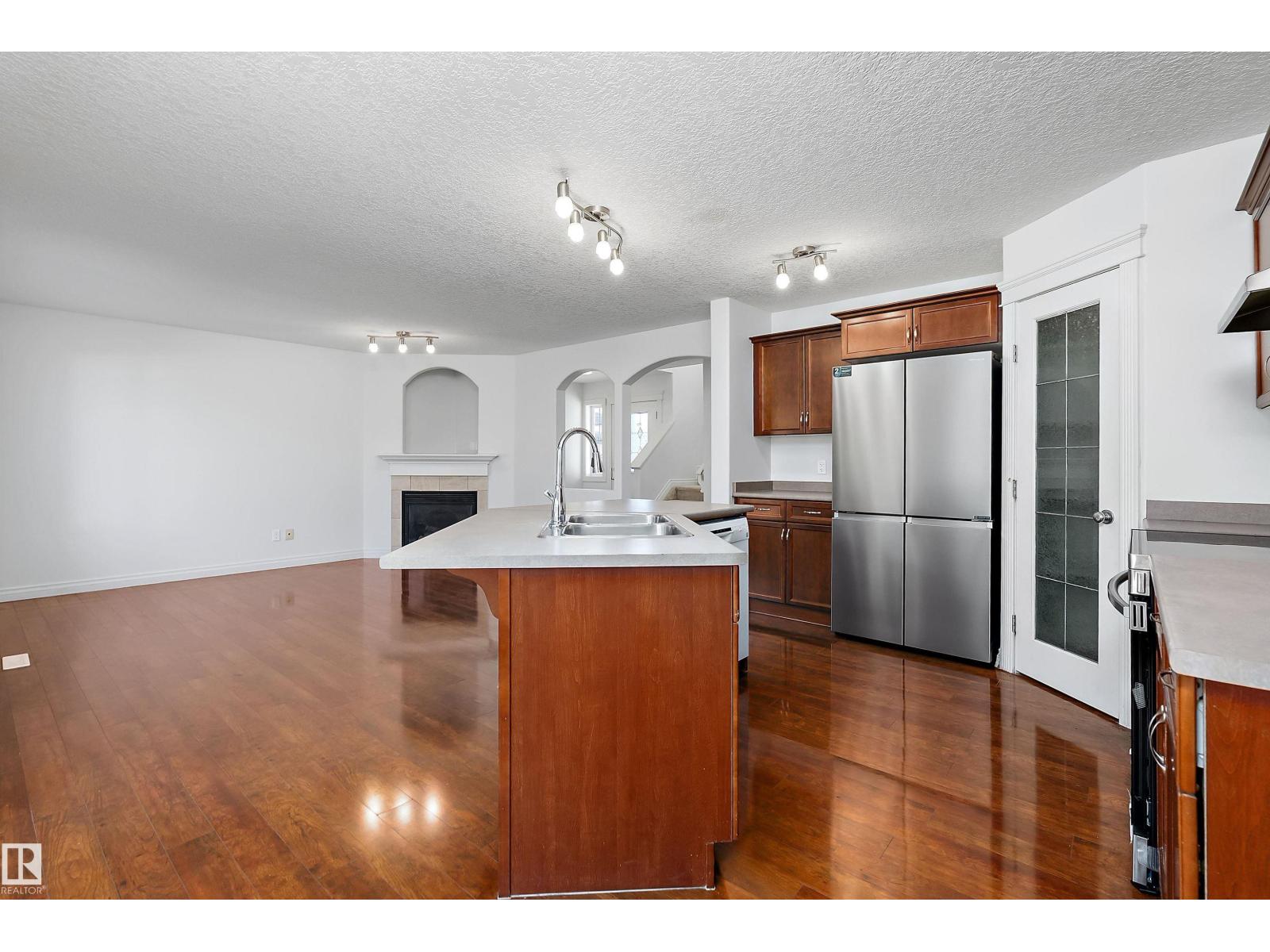 8419 2 AV SW