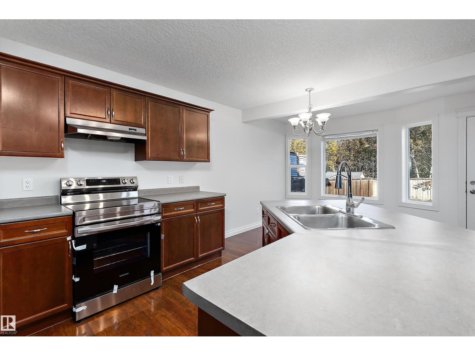 8419 2 AV SW