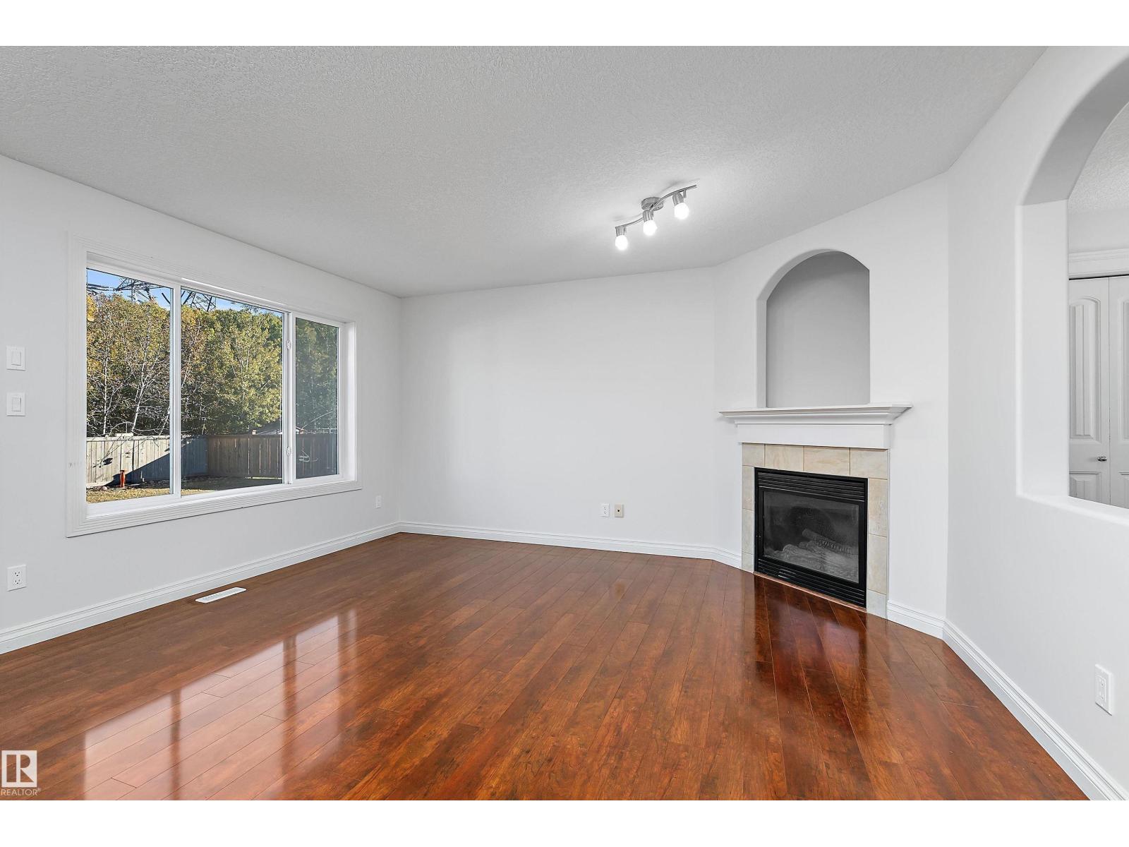 8419 2 AV SW