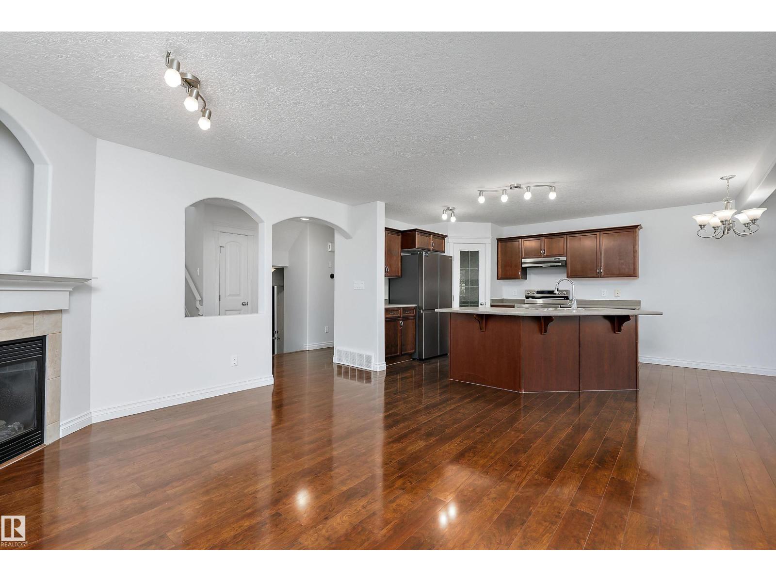 8419 2 AV SW
