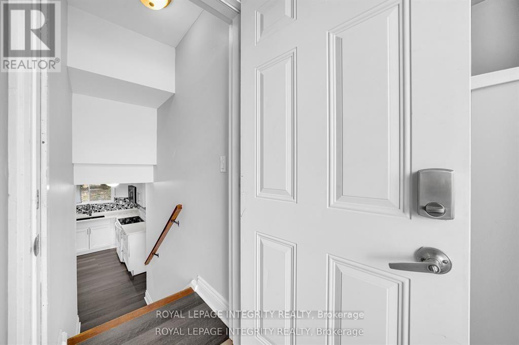 B - 1896 Featherston Drive, Ottawa, Ontario  K1H 6P5 - Photo 5 - X13851102