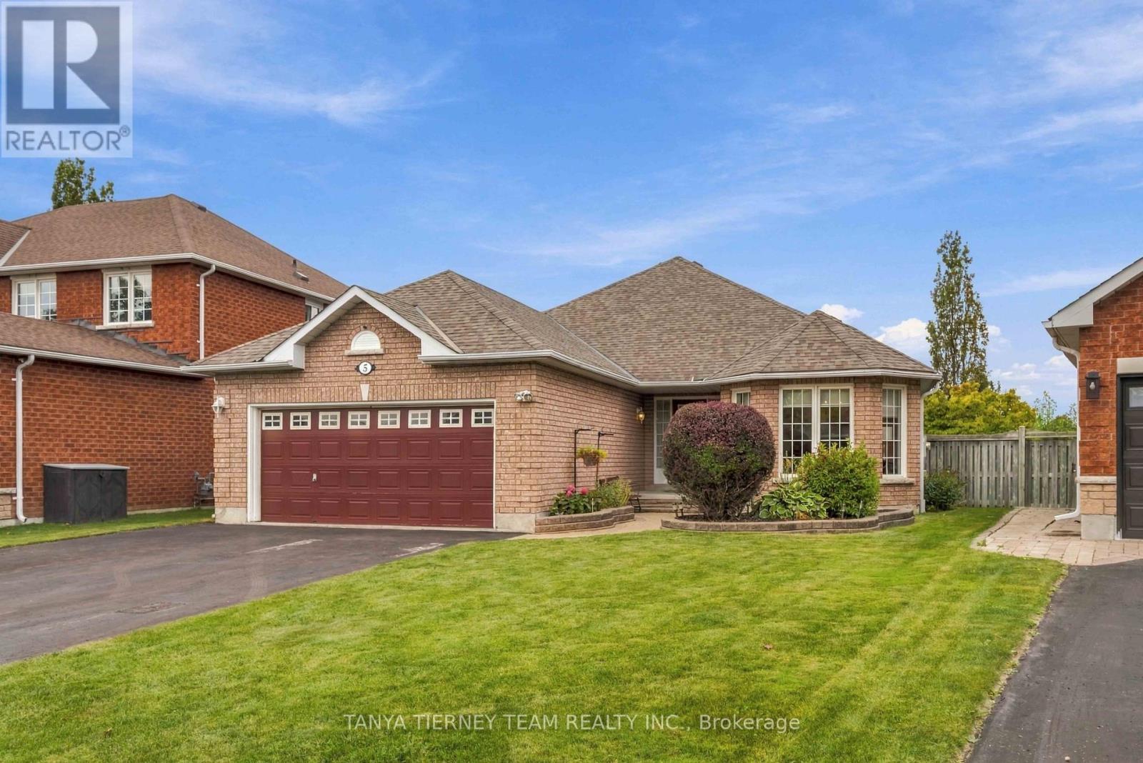 5 Padfield Drive, Clarington, Ontario  L1C 5E4 - Photo 1 - E13851034