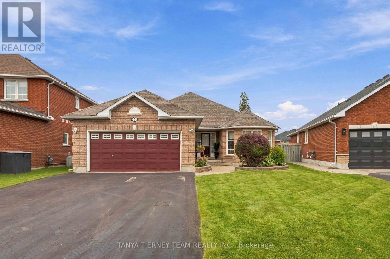 5 Padfield Drive, Clarington, Ontario  L1C 5E4 - Photo 2 - E13851034