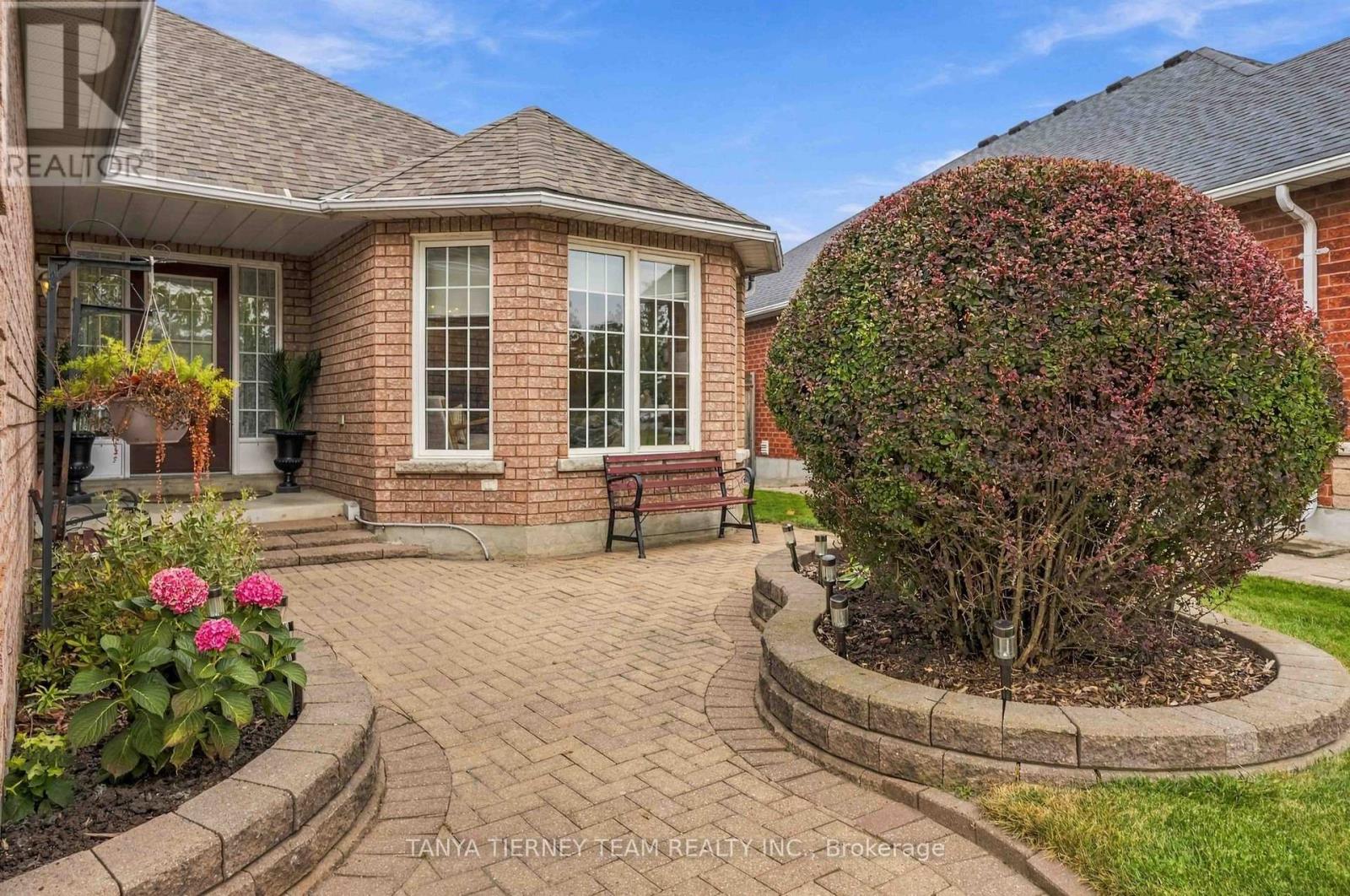 5 Padfield Drive, Clarington, Ontario  L1C 5E4 - Photo 4 - E13851034