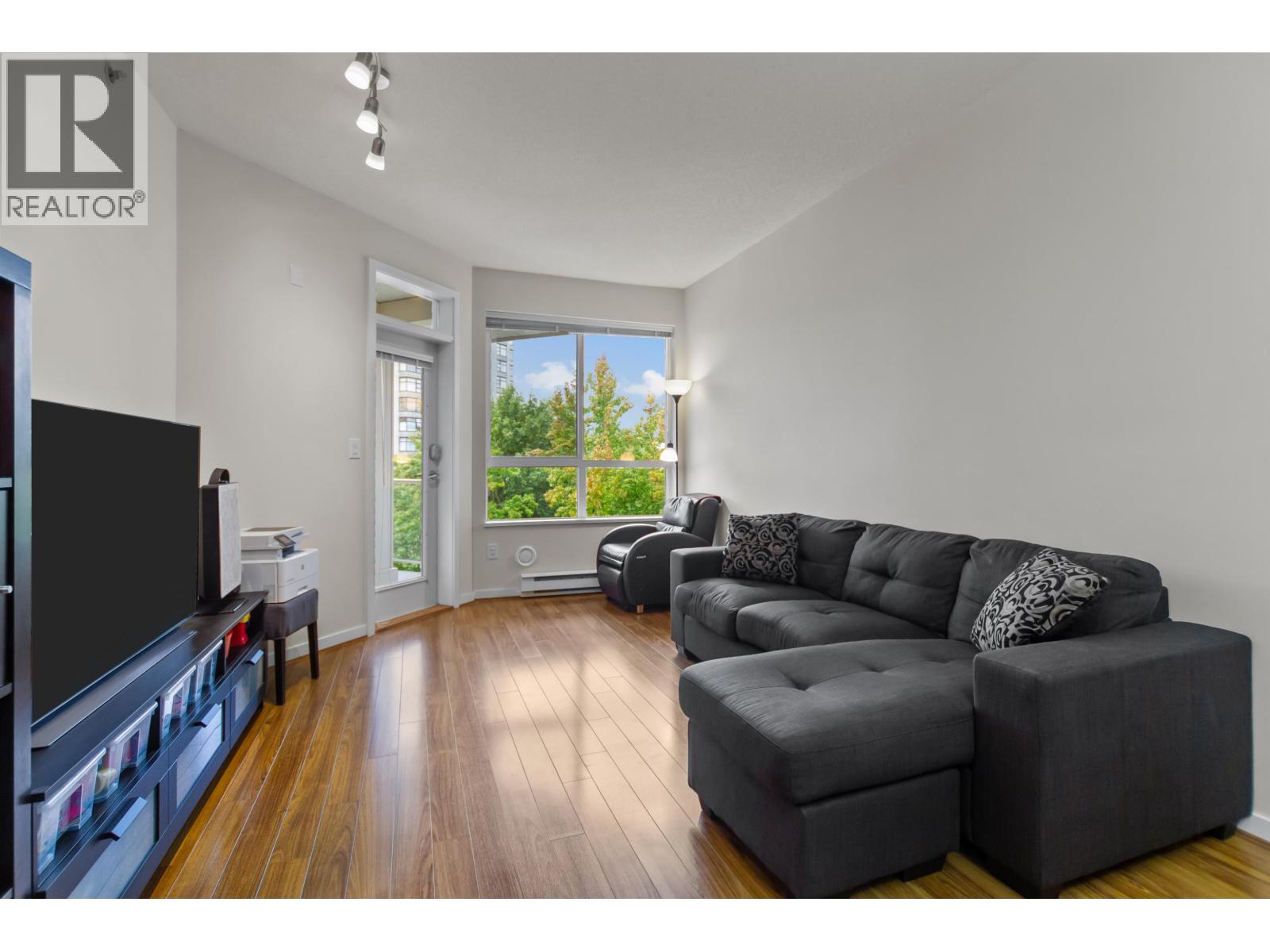 408 3651 FOSTER AVENUE