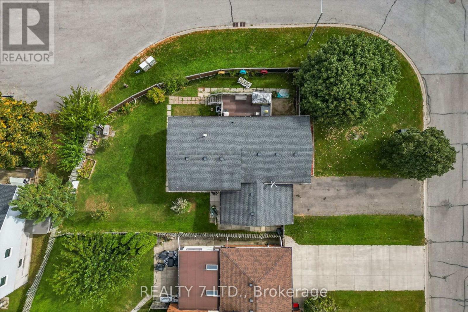 54 Cowan Drive, Thorold, Ontario  L2V 4Y9 - Photo 3 - X13800282
