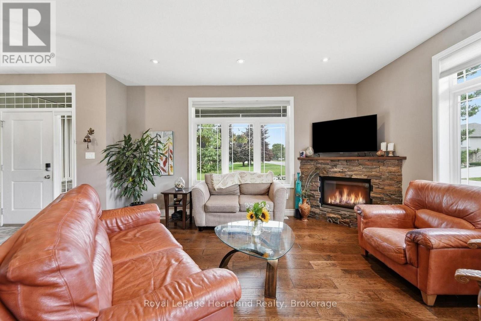 285 Darling Boulevard, South Huron, Ontario  N0M 1S1 - Photo 10 - X13851056