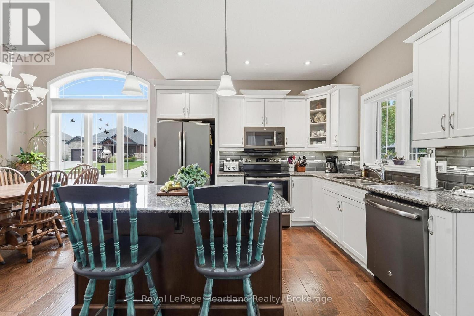 285 Darling Boulevard, South Huron, Ontario  N0M 1S1 - Photo 14 - X13851056