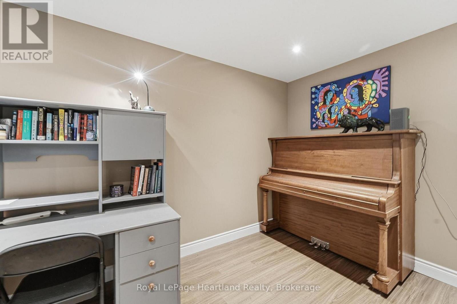 285 Darling Boulevard, South Huron, Ontario  N0M 1S1 - Photo 30 - X13851056