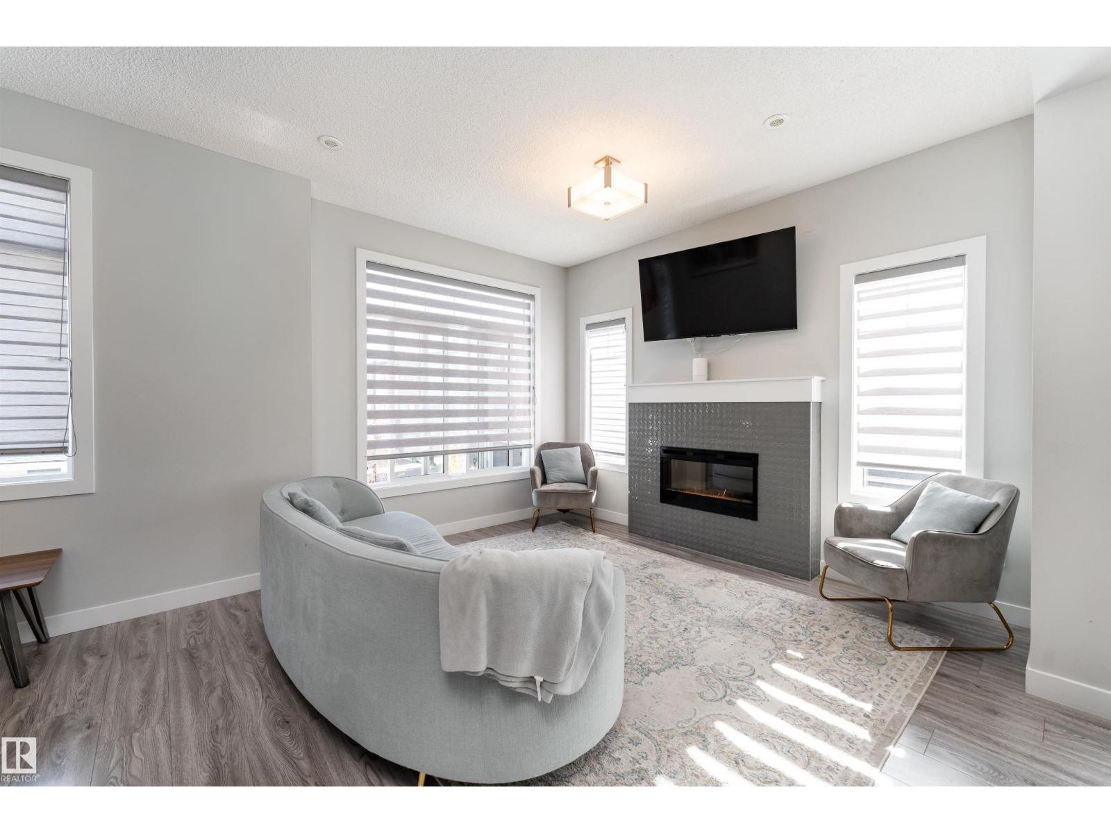 #41 2215 24 ST NW