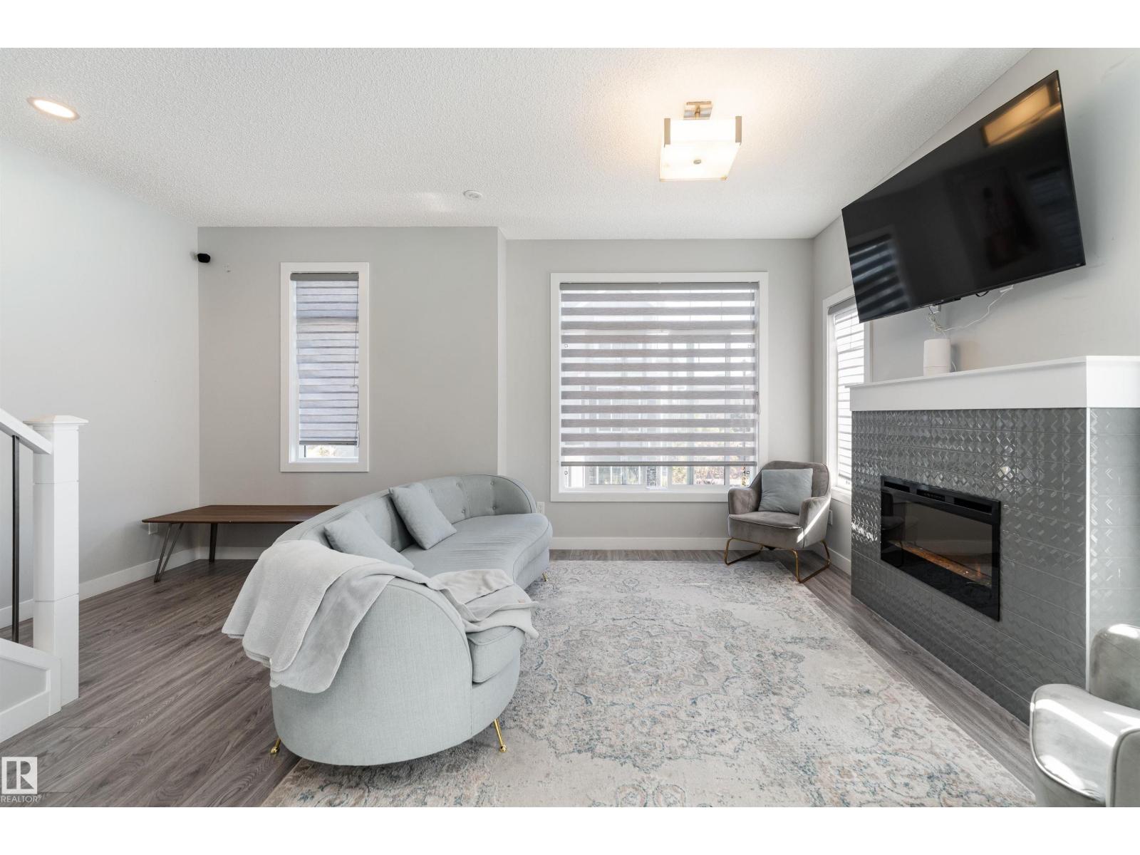 #41 2215 24 ST NW