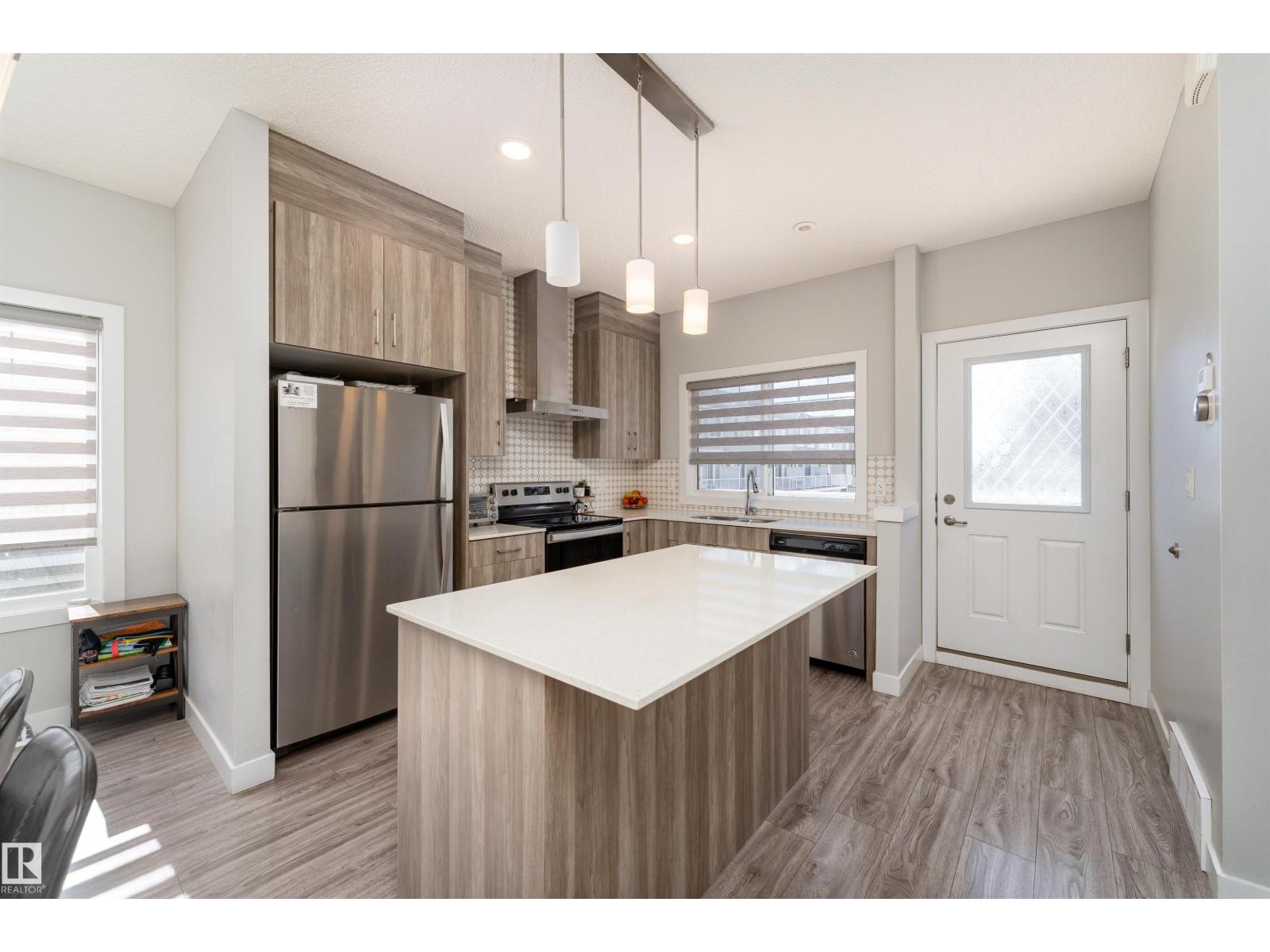 #41 2215 24 ST NW