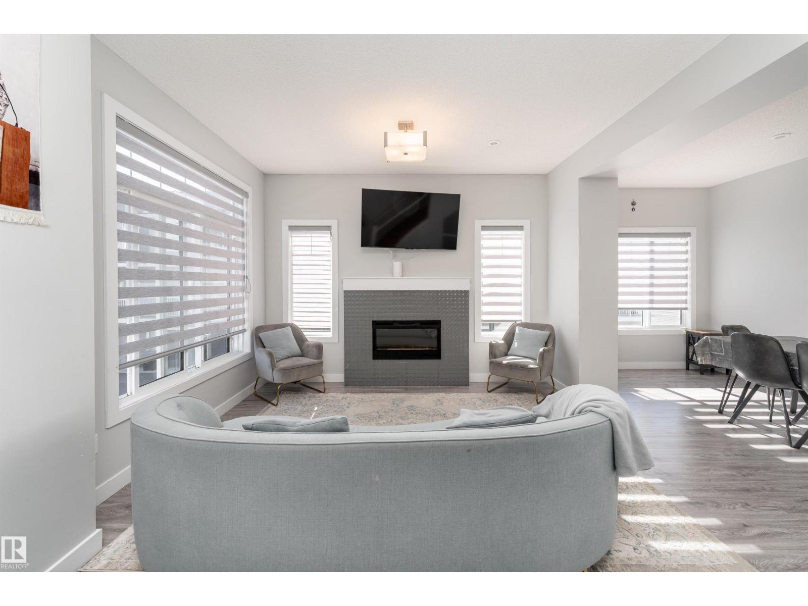 #41 2215 24 ST NW