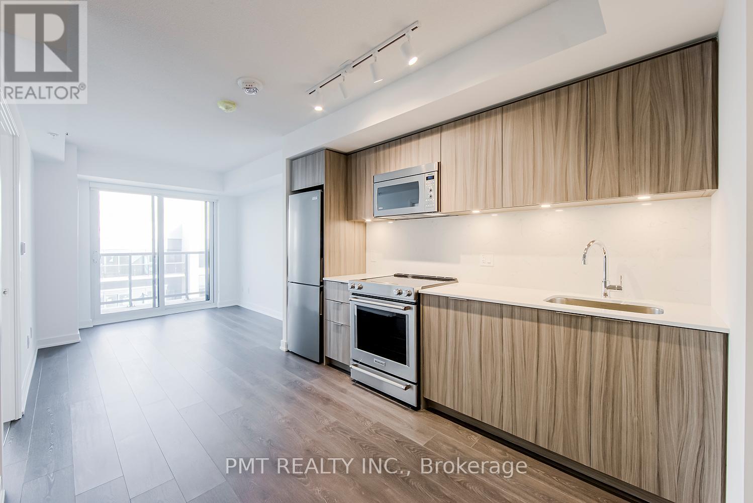 2105 - 30 Samuel Wood Way, Toronto, Ontario  M9B 0C9 - Photo 2 - W13851050