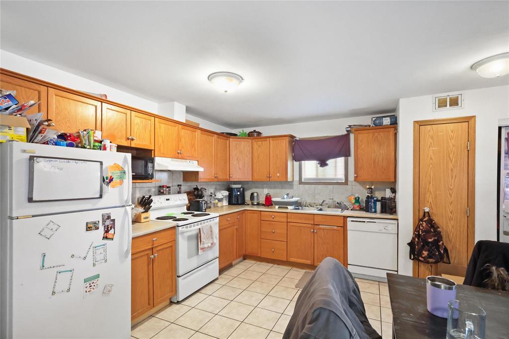 806 5th Street, Brandon, Manitoba  R7A 3L6 - Photo 2 - 202624630