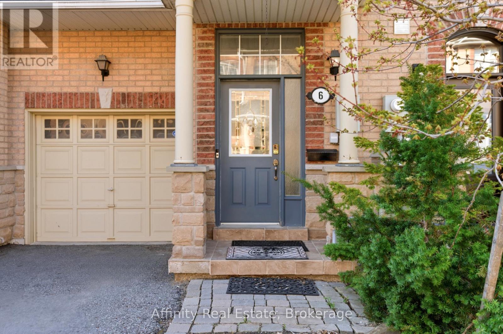 6 Purple Finch Court, Brampton, Ontario  L6X 5A3 - Photo 2 - W13753670