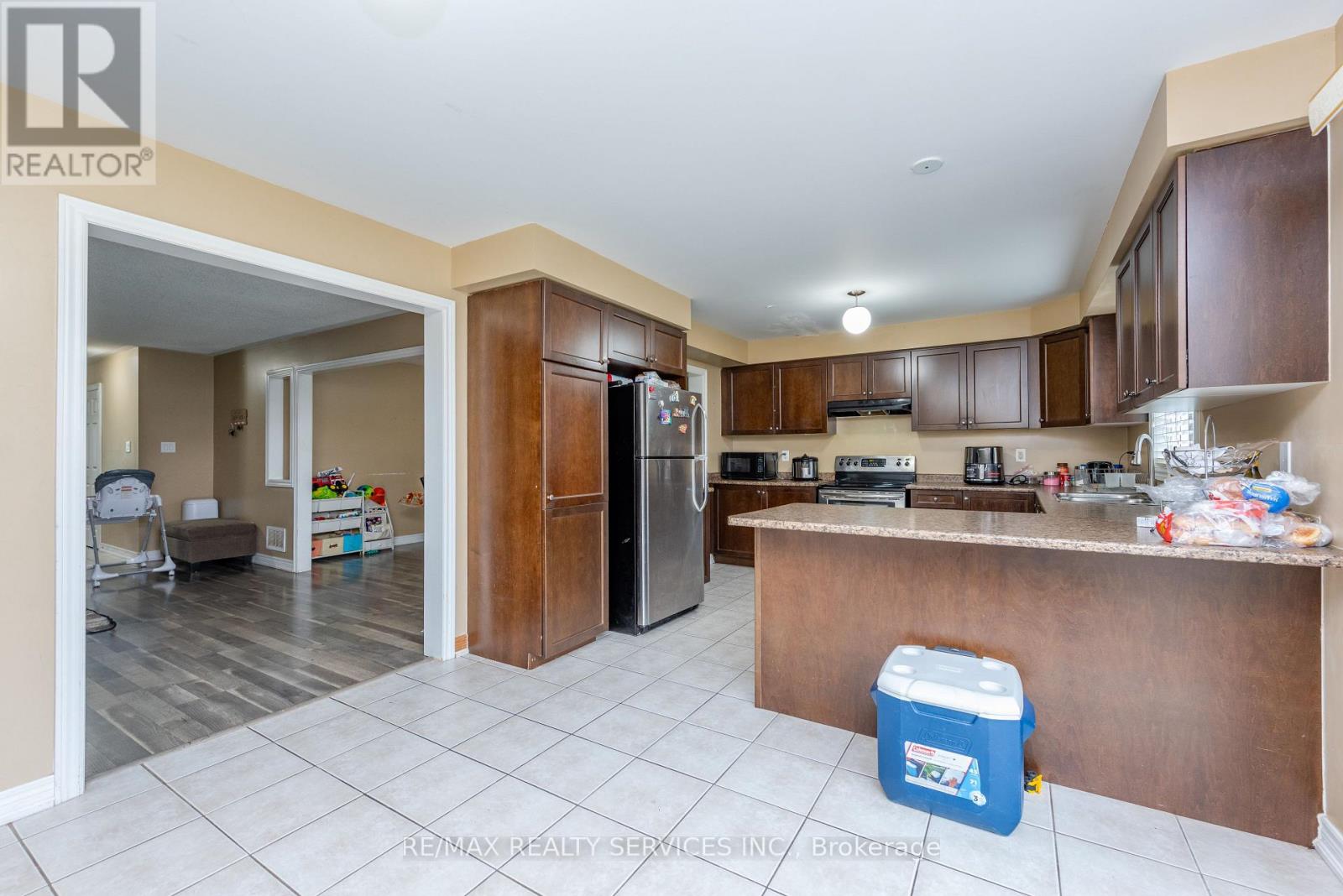 59 Beachville Circle, Brampton, Ontario  L6X 0V3 - Photo 7 - W13849736