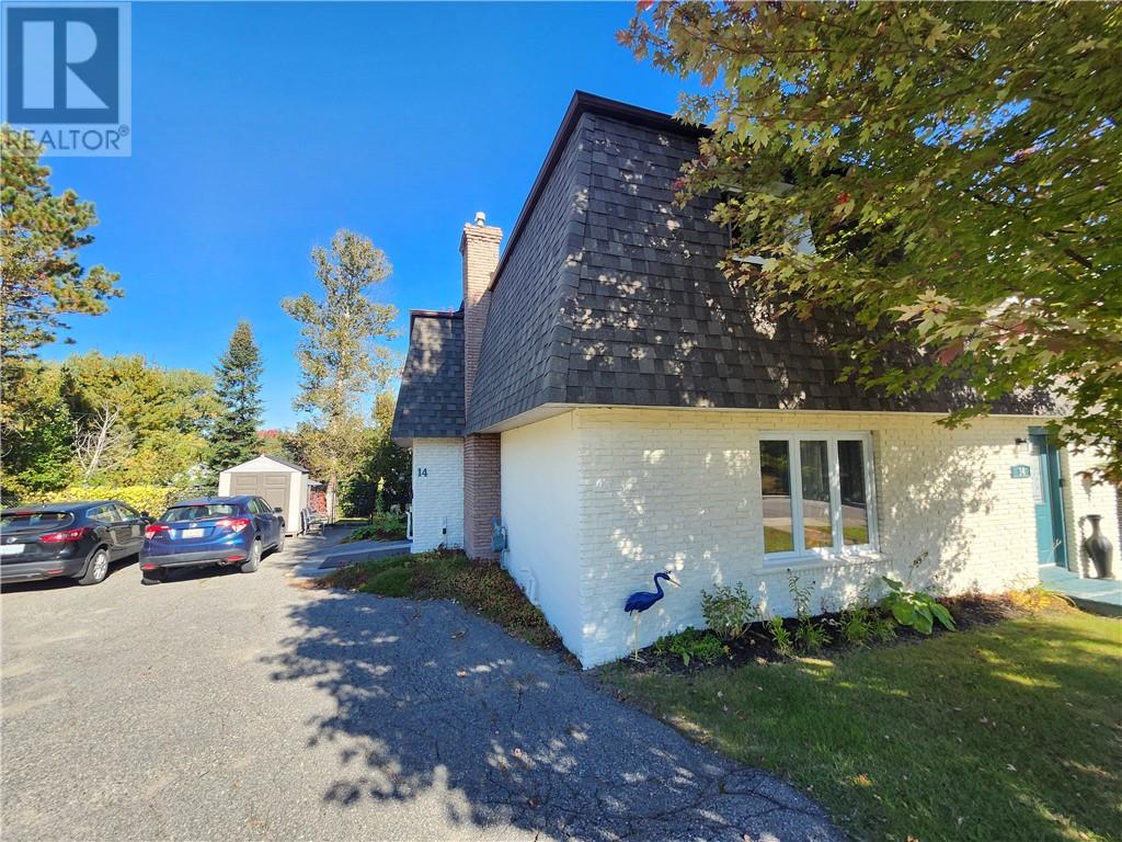 14 Collins, Copper Cliff, Ontario  P0M 1N0 - Photo 2 - 2130707