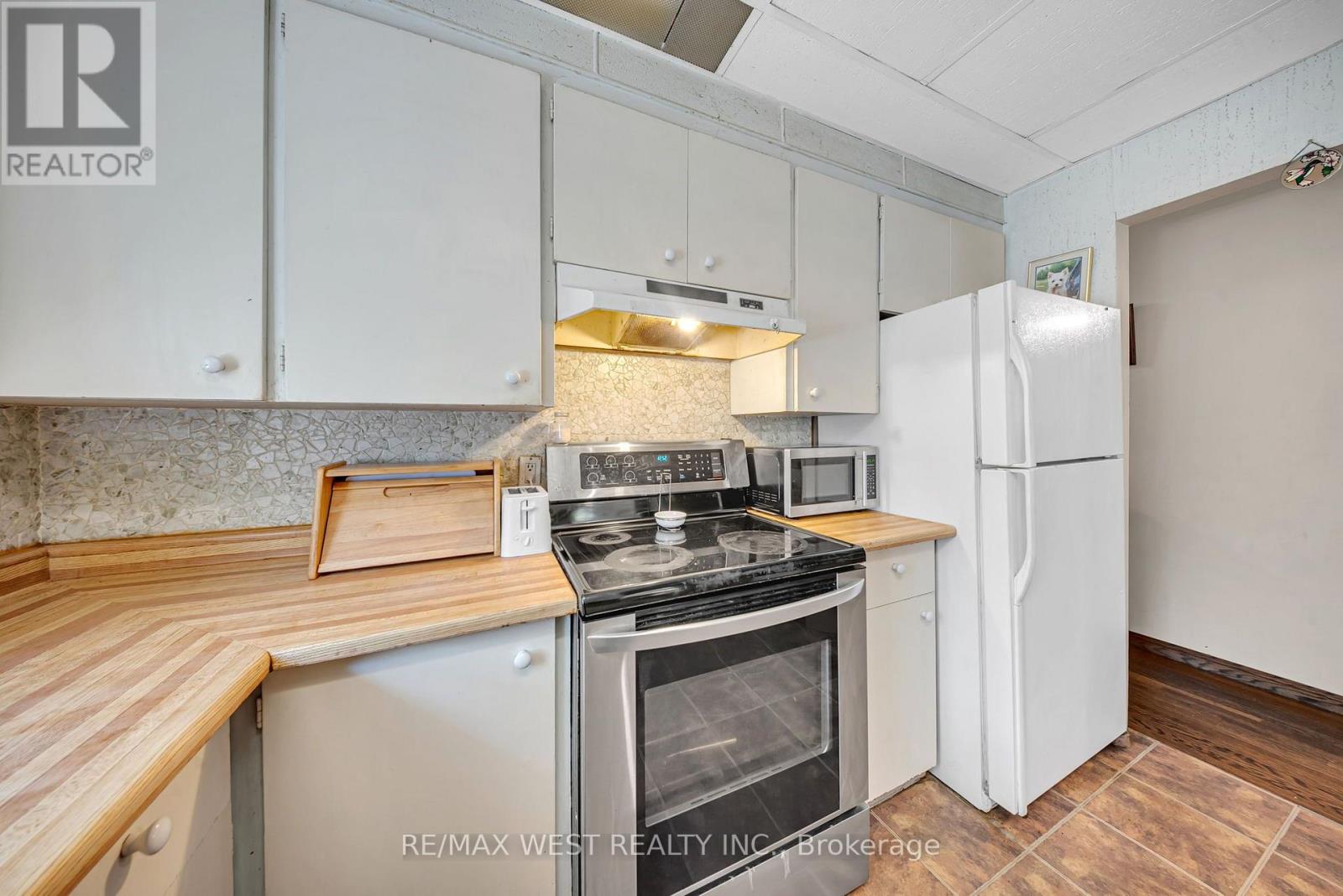1610 Magenta Court, Mississauga, Ontario  L5G 3A7 - Photo 12 - W13823616