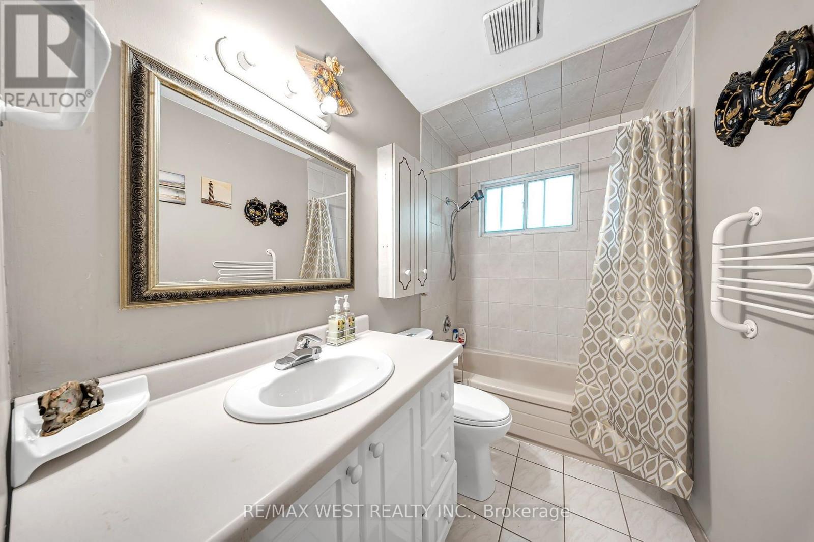1610 Magenta Court, Mississauga, Ontario  L5G 3A7 - Photo 17 - W13823616