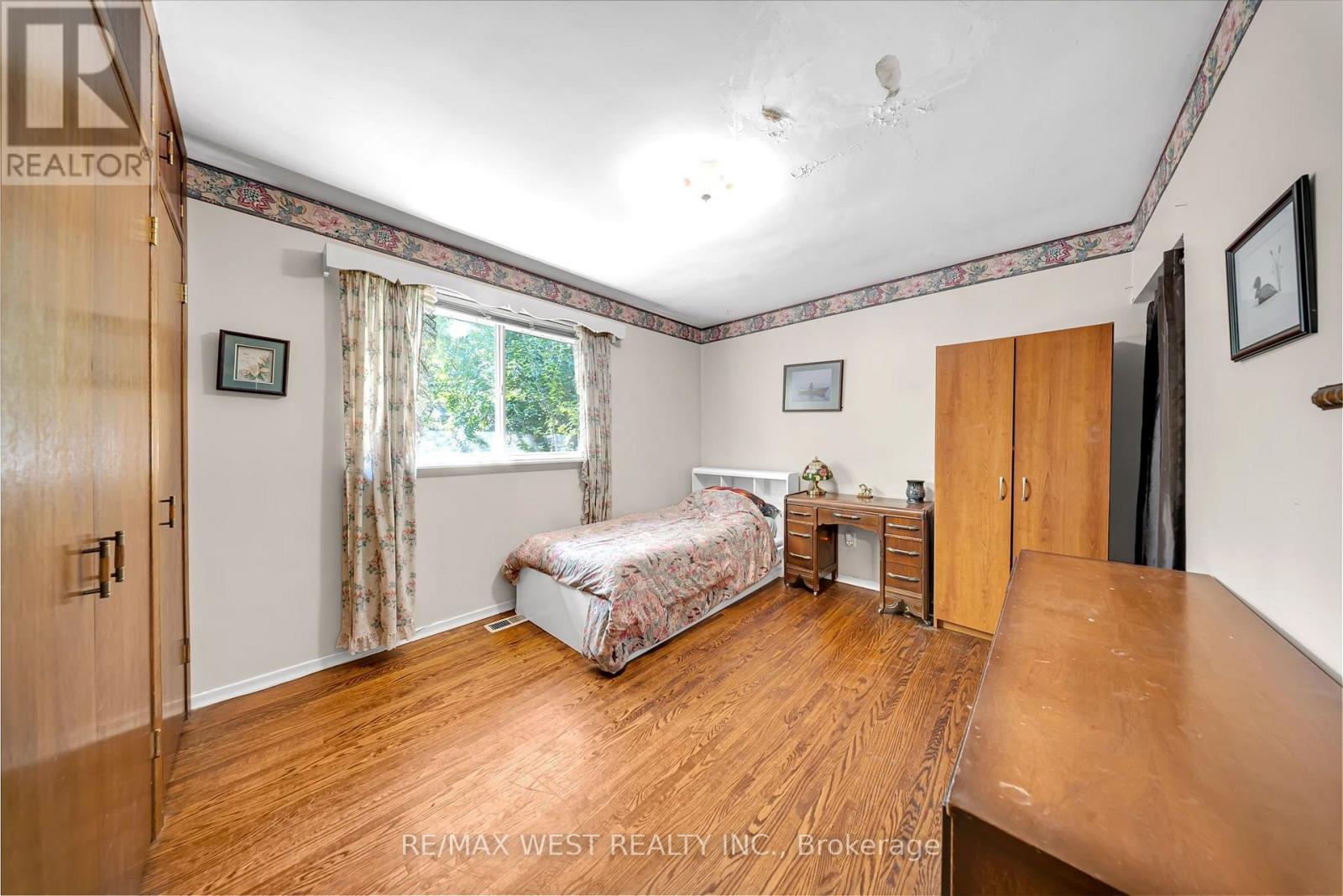 1610 Magenta Court, Mississauga, Ontario  L5G 3A7 - Photo 18 - W13823616