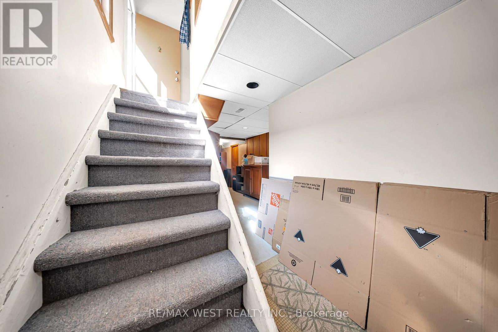 1610 Magenta Court, Mississauga, Ontario  L5G 3A7 - Photo 14 - W13823616