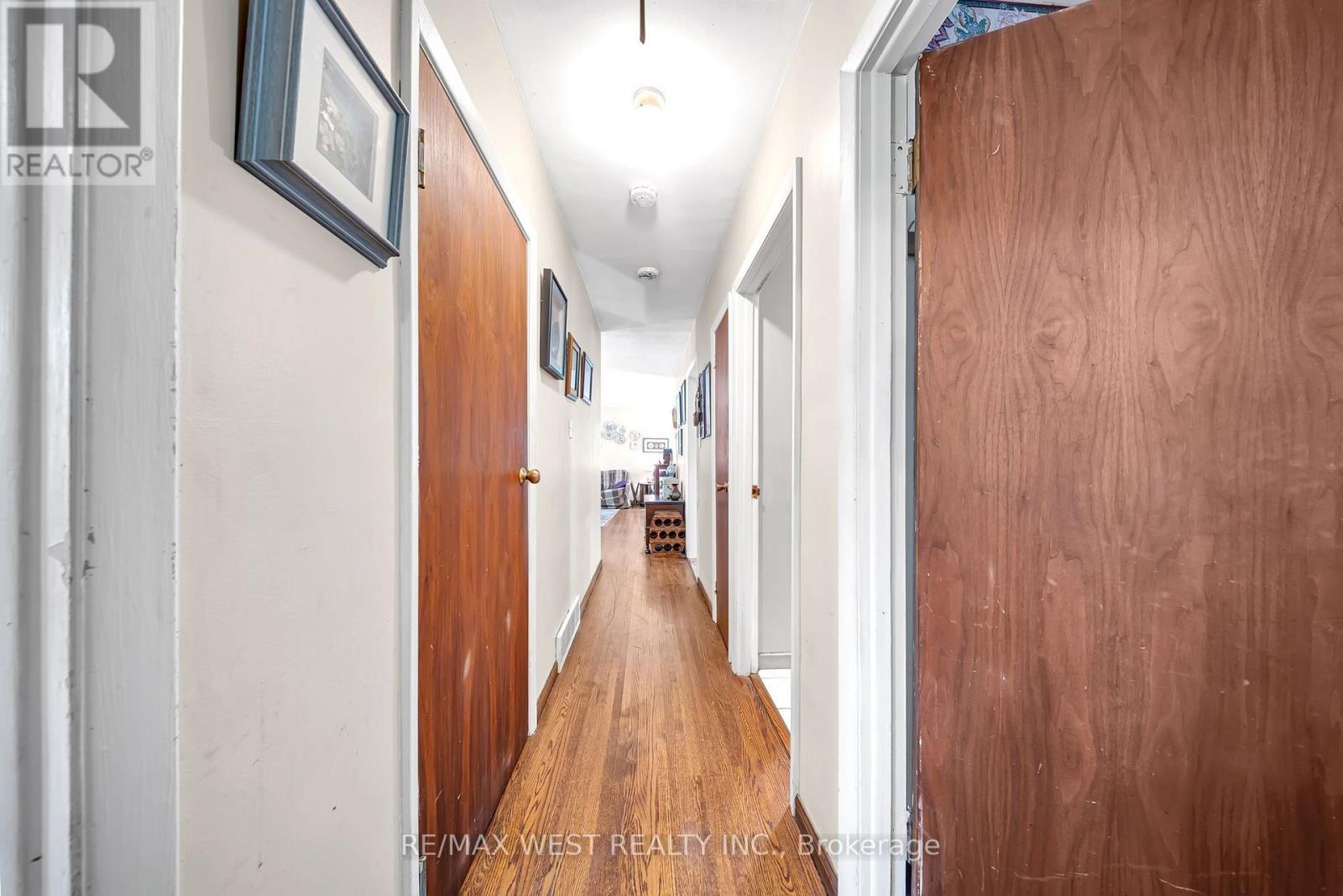 1610 Magenta Court, Mississauga, Ontario  L5G 3A7 - Photo 16 - W13823616