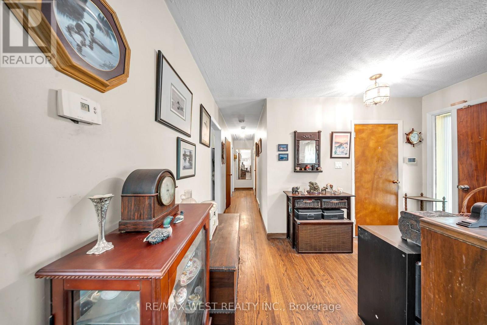 1610 Magenta Court, Mississauga, Ontario  L5G 3A7 - Photo 8 - W13823616