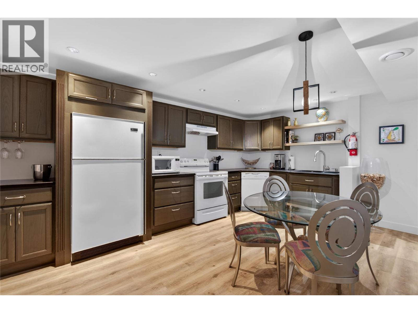 1070 Maccleave Avenue, Penticton, British Columbia  V2A 3C6 - Photo 33 - 10402386