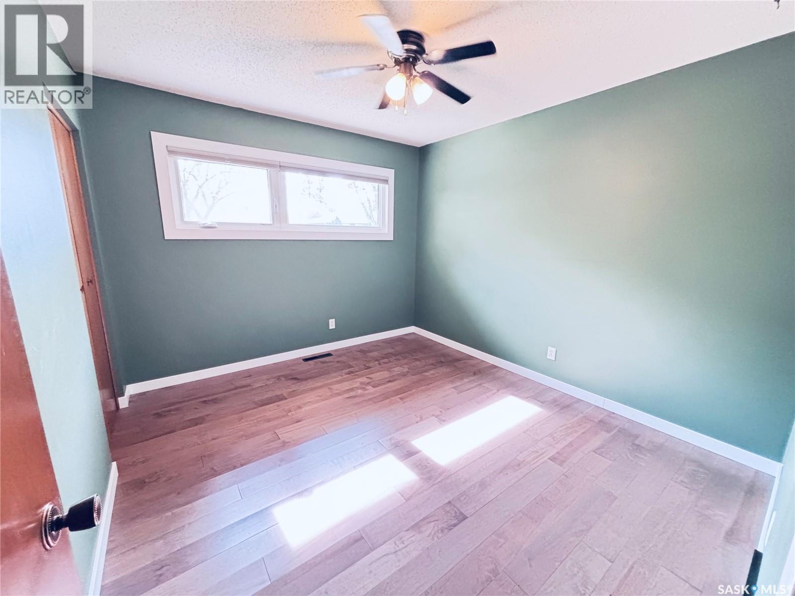 3708 Lakeview Avenue, Regina, Saskatchewan  S4S 1H5 - Photo 11 - SK050056